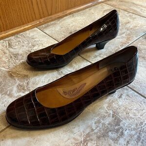 Sofft Rivoli Faux Crocodile Brown Patent Leather Kitten Heels - Size 11N